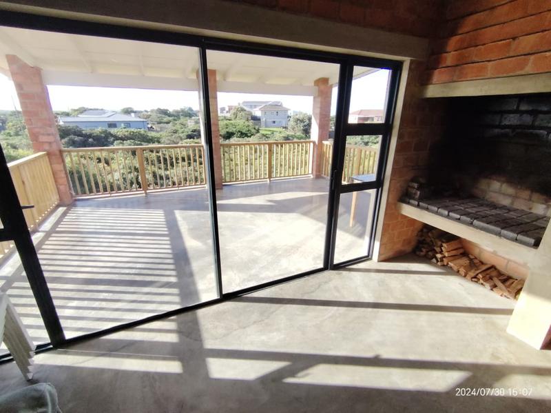 To Let 3 Bedroom Property for Rent in Paradise Beach Eastern Cape